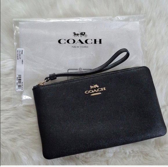 Coach Handbags - Coach Large Corner Zip Wristlet